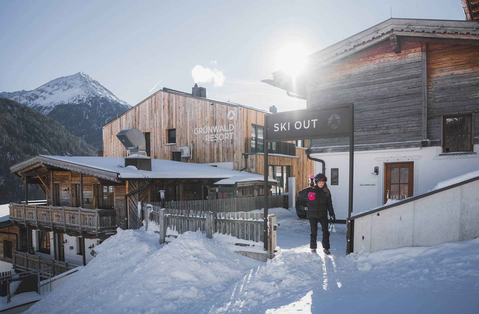 Skiurlaub im Chalet an der Piste in Sölden in Tirol im Grünwald Resort Skiurlaub an der Skipiste in den Chalets des Grünwald Resort in Sölden im Ötztal